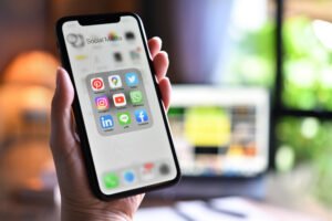 Social media apps that are available on all mobile devices.